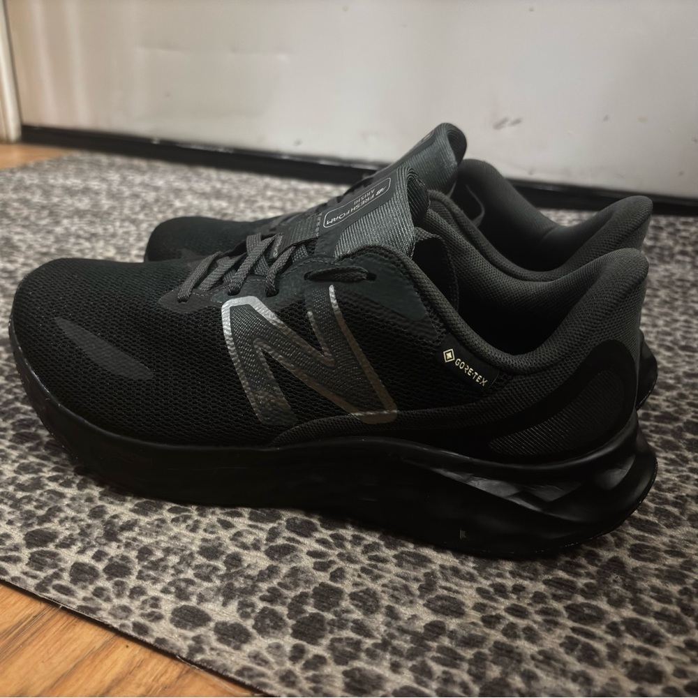 New Balance Black Athletic Running Shoes - Women’s 8.5 - Picture 8 of 15
